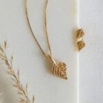 Vergoldetes Set BIRKENBLÄTTER – Ohrstecker und Halskette