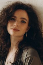 Vergoldetes Schmuckset mit Eichenblättern – Hängeohrringe und passende Halskette – Bild 4