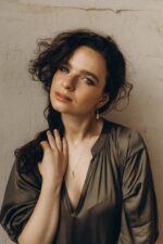 Vergoldetes Schmuckset mit Eichenblättern – Hängeohrringe und passende Halskette – Bild 7