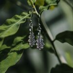 Silberne Hängeohrringe mit Eichenblatt-Design