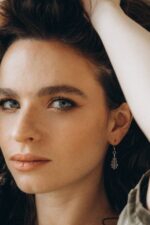 Silberne Hängeohrringe mit Eichenblatt-Design – Bild 2