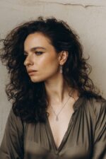 Silbernes Set EICHEBLATT - hängende Ohrringe und Halskette – Bild 3