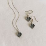 Silbernes Set LINDENBLATT - hängende Ohrringe und Halskette