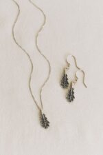 Silbernes Set EICHEBLATT - hängende Ohrringe und Halskette – Bild 6