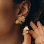 Vergoldete Ohrstecker mit Ginkgo-Blättern